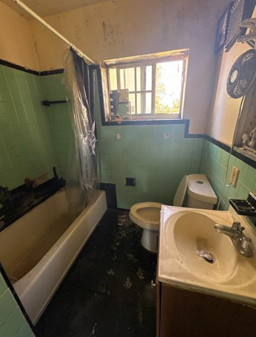 Guest bath before renovation